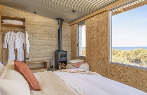 D'estrees Bay House | Inviting Escape: Experience Unmatched Exploration Awaits