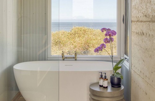 D'estrees Bay House | Inviting Escape: Experience Unmatched Exploration Awaits