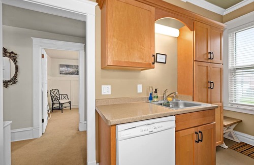 Superior House | Escape to Bluebird Cottage: Your Perfect Duluth Retreat