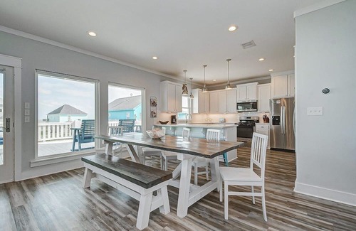 Crystal Beach Villa | Ocean View Retreat: Crystal Beach Oasis with 4 Bedrooms
