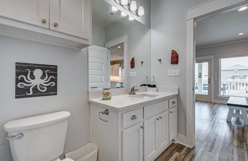 Crystal Beach Villa | Ocean View Retreat: Crystal Beach Oasis with 4 Bedrooms