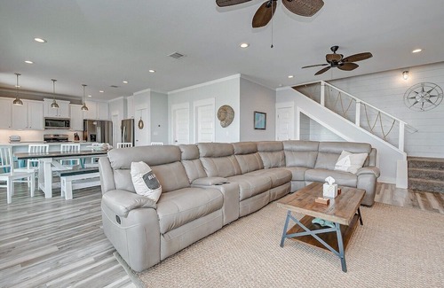 Crystal Beach Villa | Ocean View Retreat: Crystal Beach Oasis with 4 Bedrooms
