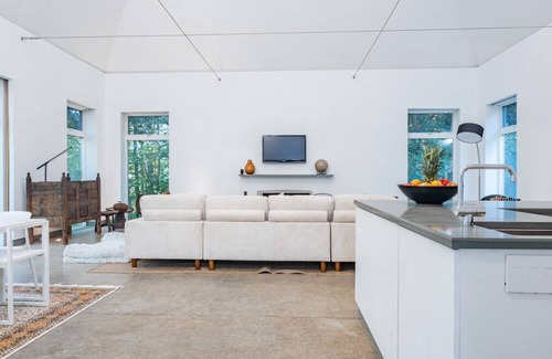 Roscoe House | Inviting Double Pavilion House in Roscoe with Hiking Access