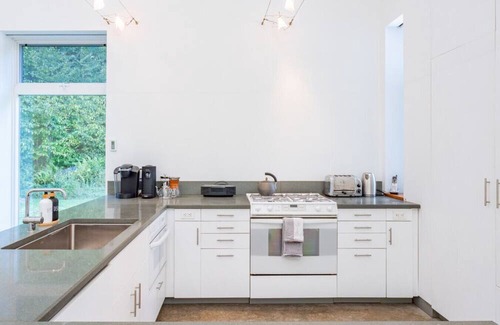 Roscoe House | Inviting Double Pavilion House in Roscoe with Hiking Access