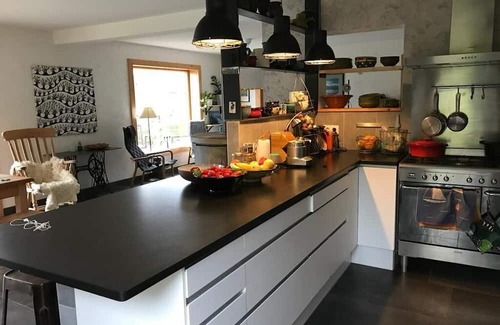 Saint-Nizier-du-Moucherotte Villa | Villa 'Huset På Berget': Mountain Views & Private Terrace
