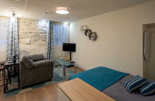 Kalamaja Apartment | Inviting Craftflat Kalamaja A: Family-Friendly Stays