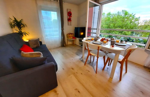 Bezons Apartment | Scenic River Views with Family-Friendly Amenities in Paris