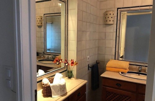 Freiria Apartment | Inviting Patio House on the West Coast with Family Amenities