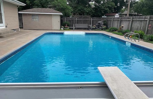 Emporia House | Modern House with Pool & Hot Tub for a Relaxing Getaway