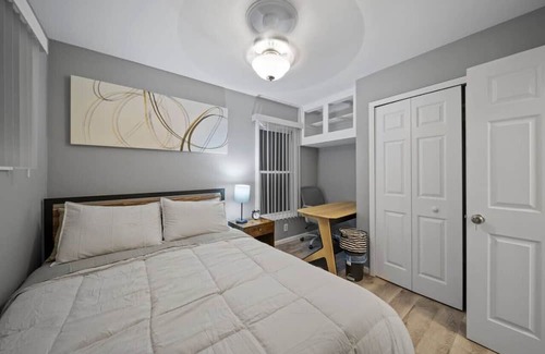 Rochester House | Urban Elegance Retreat: Family-Friendly Comfort in Rochester