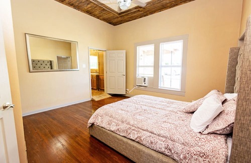 Falls County House | Tranquil Retreat in Central Texas with Pet-Friendly Comfort