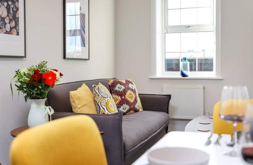Andover Apartment | Modern Executive Apartment 5 with Child-Friendly Amenities