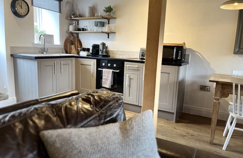 Bainbridge House | Cozy Barn Suite with Hot Tub & Pet-Friendly Amenities