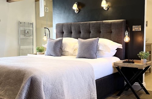 Bainbridge House | Cozy Barn Suite with Hot Tub & Pet-Friendly Amenities