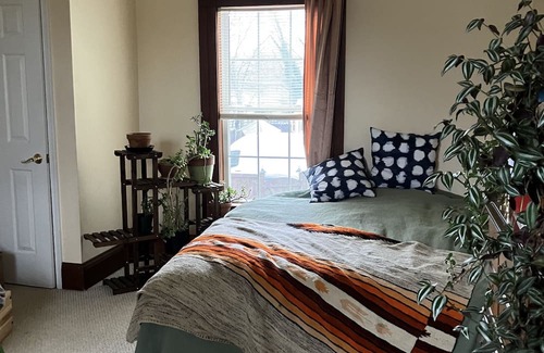Gordonsville House | Discover the Historic Gordonsville 1880 with Pet-Friendly Perks