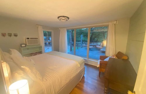 Buffalo Gap House | Discover The Gap House with Inviting Hot Tub & Breakfast