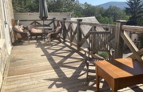 Saint-Paul Ski Chalet | Family-Friendly Stay at Hébergement-Charlevoix - ART-4