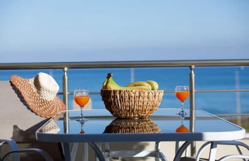 Sfakaki Apartment | Seaside Maisonette at Cafe Noir Sky Hill Resorts