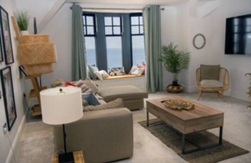 Penarth Apartment | Oceanfront 3-Bedroom Apartment at Penarth Sea Front