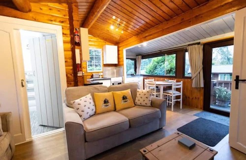 Ffestiniog Cabin | Cozy Mountain View Log Cabin: Perfect for Snowdonia Family Fun