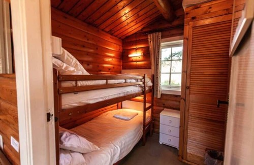 Ffestiniog Cabin | Scenic Mountain View 3 Bed Log Cabin in Snowdonia