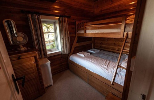 Ffestiniog Cabin | Pet-Friendly 2 Bed Log Cabin in Beautiful Snowdonia