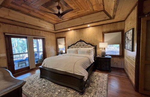 Cherry Log Cabin | Family Retreat with Hot Tub, Pool Table & Ocean View