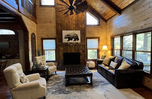 Cherry Log Cabin | Family Retreat with Hot Tub, Pool Table & Ocean View