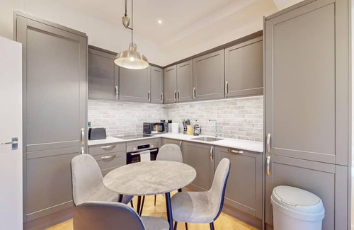 Kilburn Apartment | Inviting 3BD Apartment in Kilburn with Outdoor Oasis