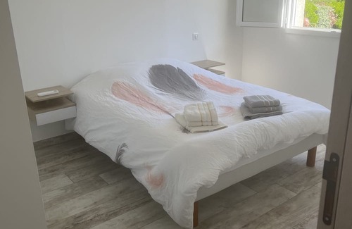 Casamozza House | Cozy Home Near Shops and Beach - Perfect for Families