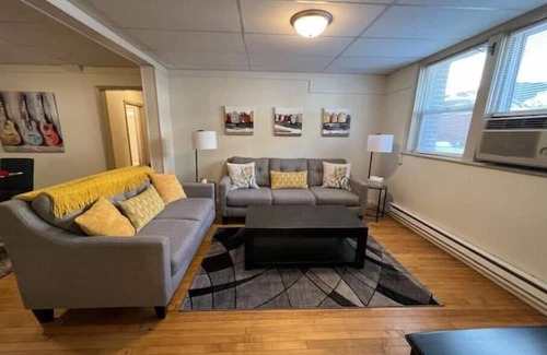 Fargo Apartment | Guest Rated 10/10: Family-Friendly Stay at Jackson 57