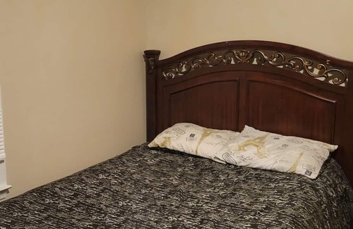 Albany House | Cozy Entire House Country Corner - Pet Friendly & Breakfast