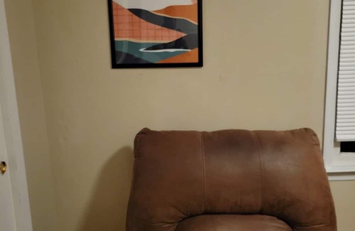 Albany House | Cozy Entire House Country Corner - Pet Friendly & Breakfast