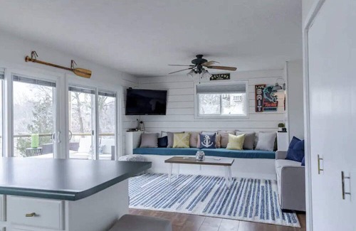 Falls of Rough Apartment | Lakeview Haven: Lakeside Sanctuary at Fentress Rd!