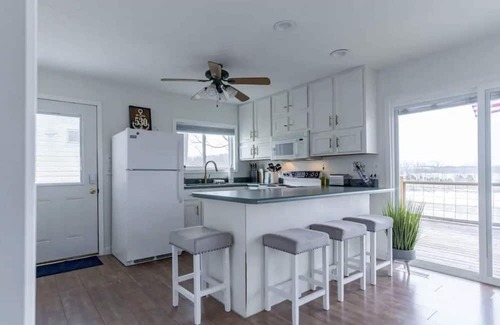 Falls of Rough Apartment | Lakeview Haven: Lakeside Sanctuary at Fentress Rd!