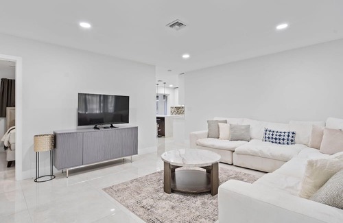 Oakland Park House | Elegant Seaside Retreat with Oceanfront Views & Spa