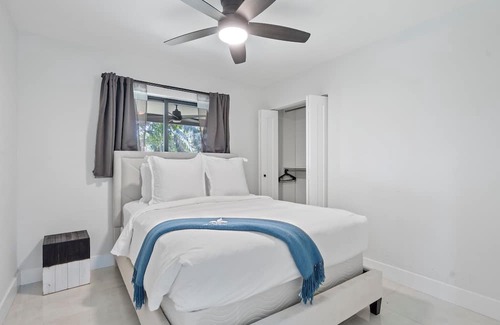 Oakland Park House | Elegant Seaside Retreat with Oceanfront Views & Spa