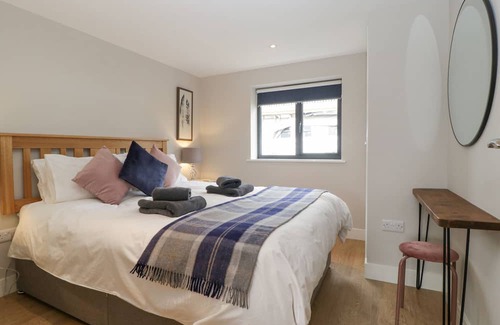 Newent Cottage | Pet Friendly Medlands with Garden Oasis in Newent
