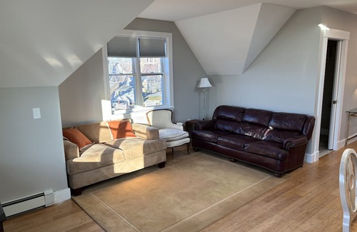 Cohasset House | Prime Location Near Nantasket Beach and Top Restaurant