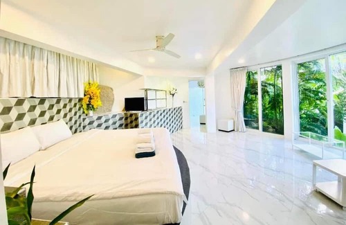 Chaweng City Center Villa | Relax at Samui Sky Pool Villa with Oceanfront Views