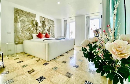 Chaweng City Center Villa | Relax at Samui Sky Pool Villa with Oceanfront Views