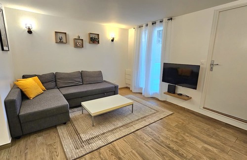 Sevran Apartment | Cosy Apartment Near Parc des Expositions & CDG Airport
