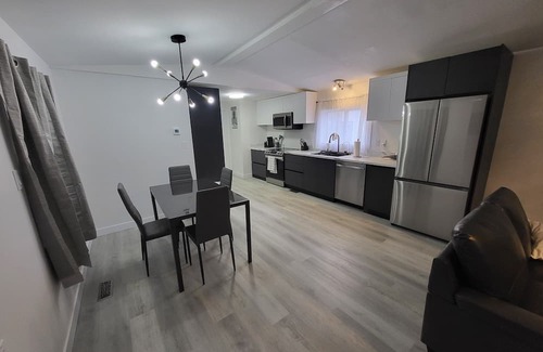 Hinton House | Tranquil Oasis Retreat in Hinton with Breakfast Included