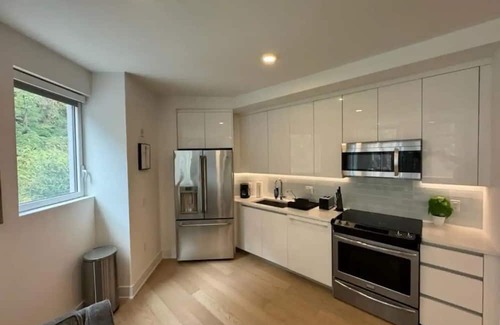 North Bergen Apartment | Ideal Studio Retreat: 7 Min Ferry to NYC, Rated 10/10