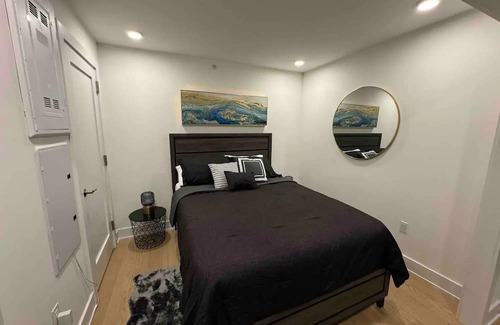 North Bergen Apartment | Ideal Studio Retreat: 7 Min Ferry to NYC, Rated 10/10