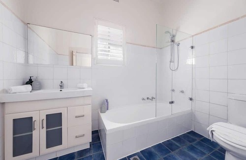 Clovelly House | Cozy 2BR Retreat with Ocean View at Clovelly