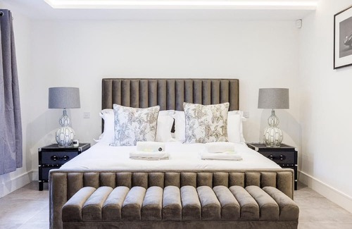 Gerrards Cross House | Spacious Holiday House in Gerrards Cross for Up to 10 Guests