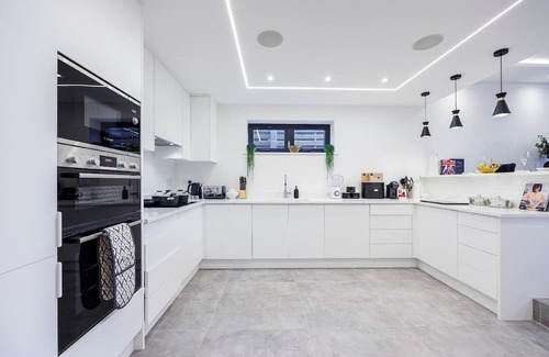 Gerrards Cross House | Spacious Holiday House in Gerrards Cross for Up to 10 Guests