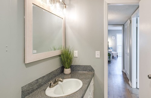 Manchester Apartment | Pet-Friendly Manchester Apartment with Pool Access Awaits!