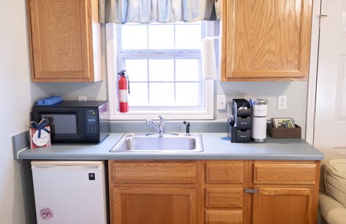 Fancy Gap Cabin | Cozy Orchard Gap Inn: Family-Friendly Retreat Awaits
